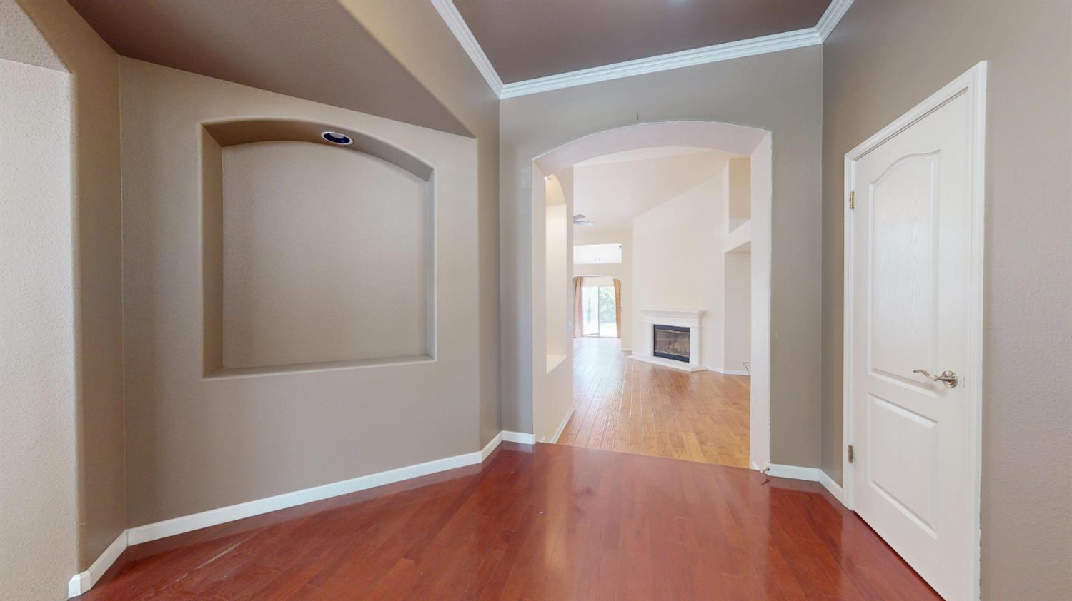 2050 E Fox Glen Dr, Fresno, CA 93730