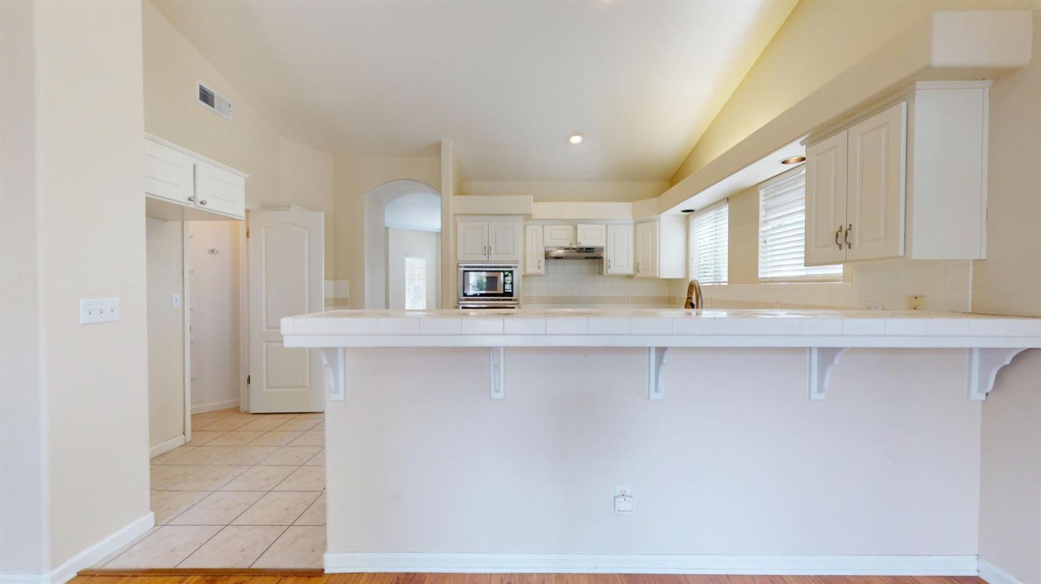 2050 E Fox Glen Dr, Fresno, CA 93730