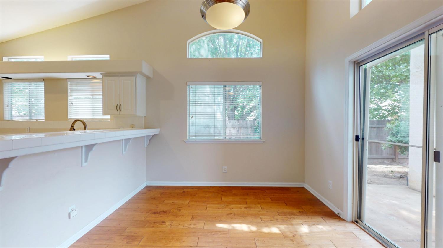 2050 E Fox Glen Dr, Fresno, CA 93730