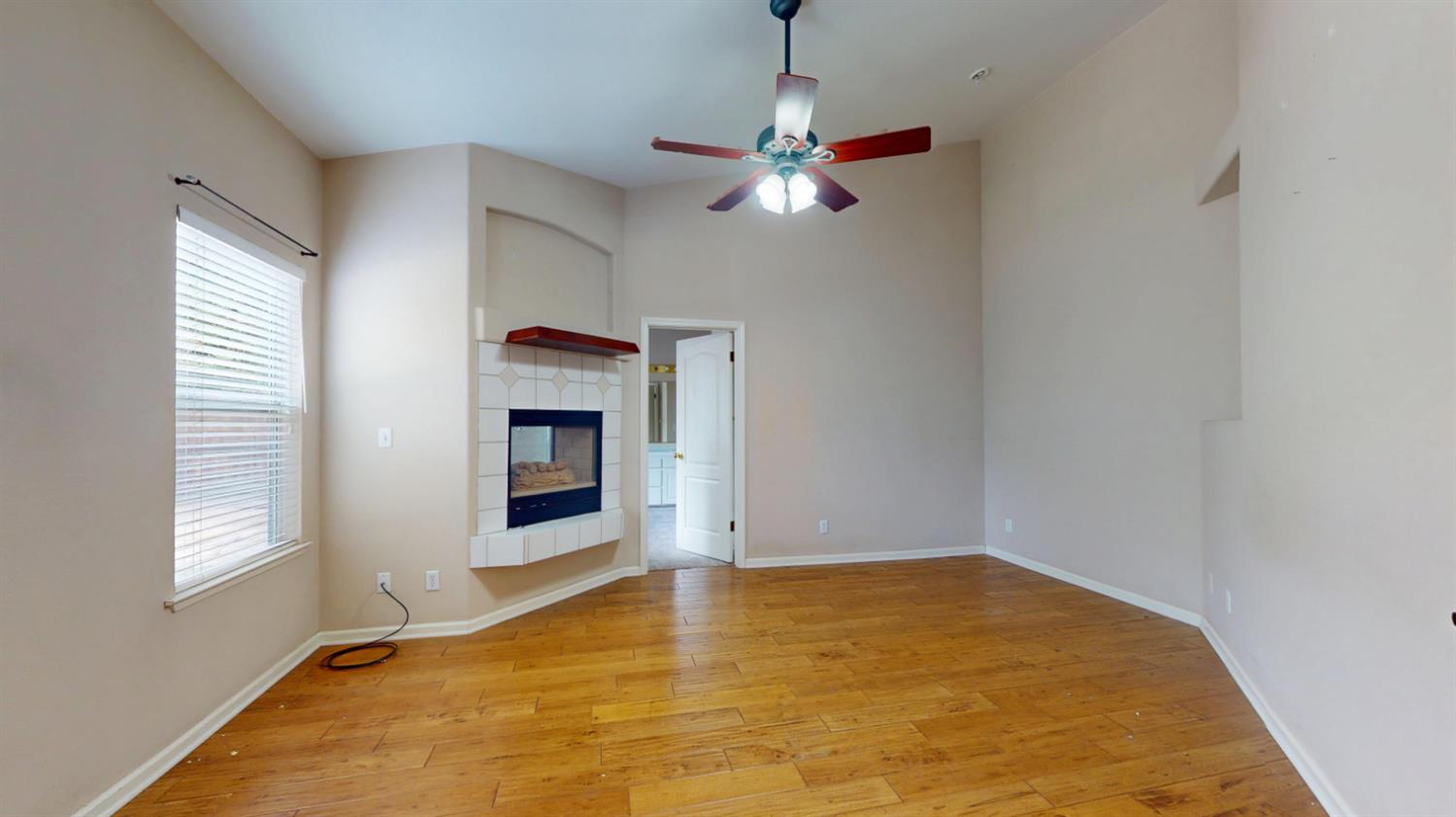 2050 E Fox Glen Dr, Fresno, CA 93730