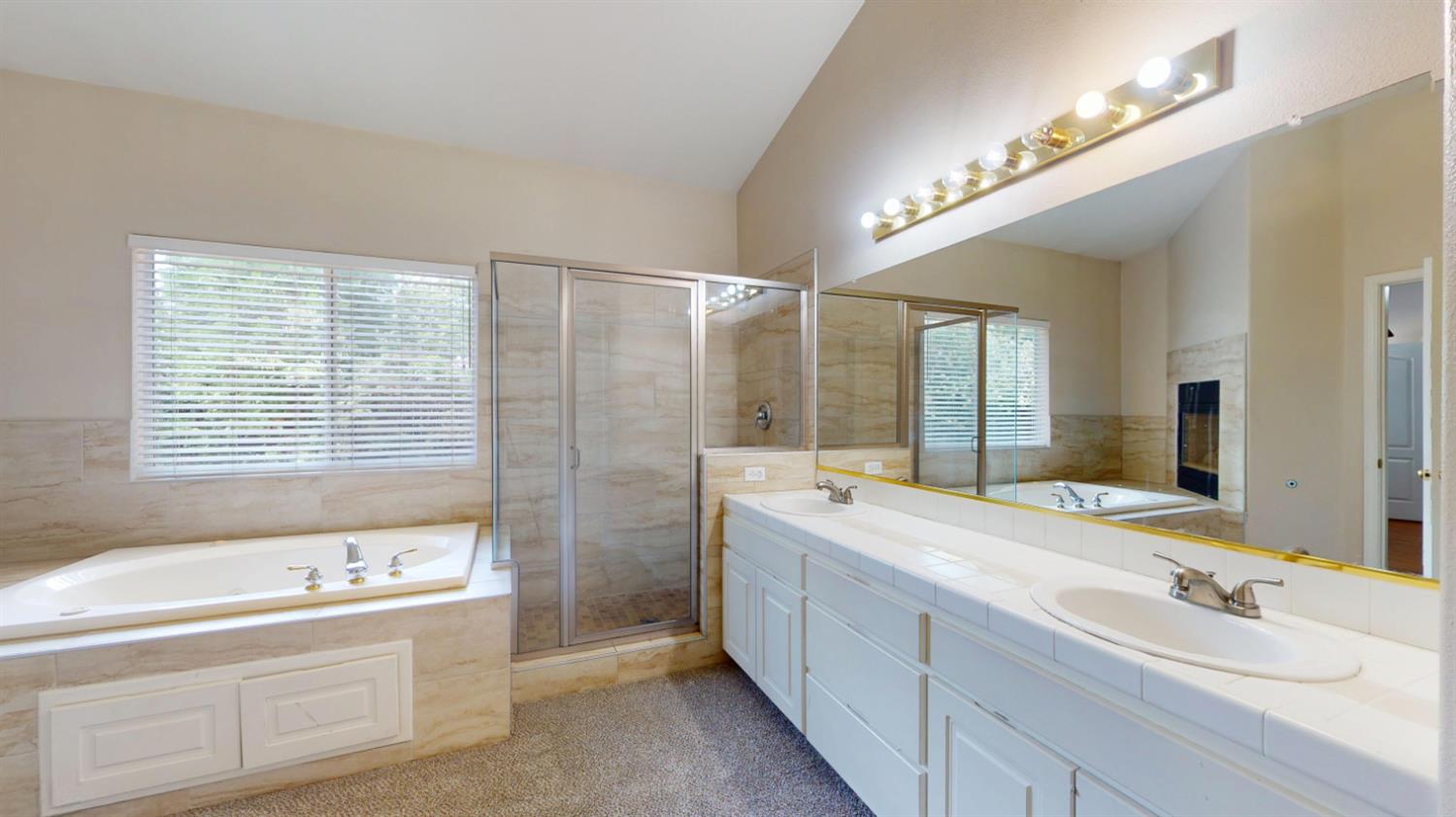 2050 E Fox Glen Dr, Fresno, CA 93730