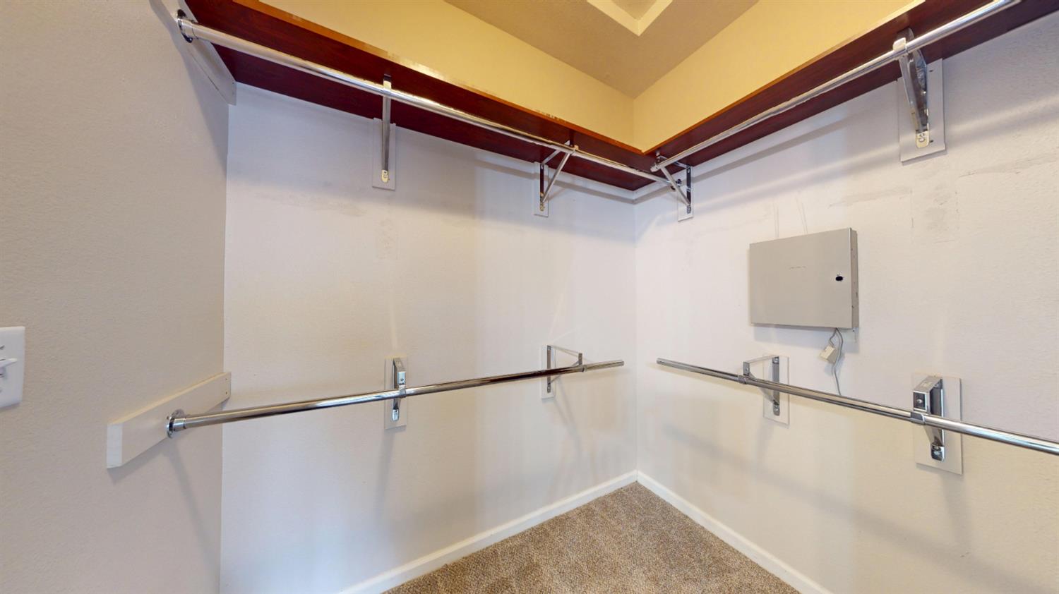 2050 E Fox Glen Dr, Fresno, CA 93730