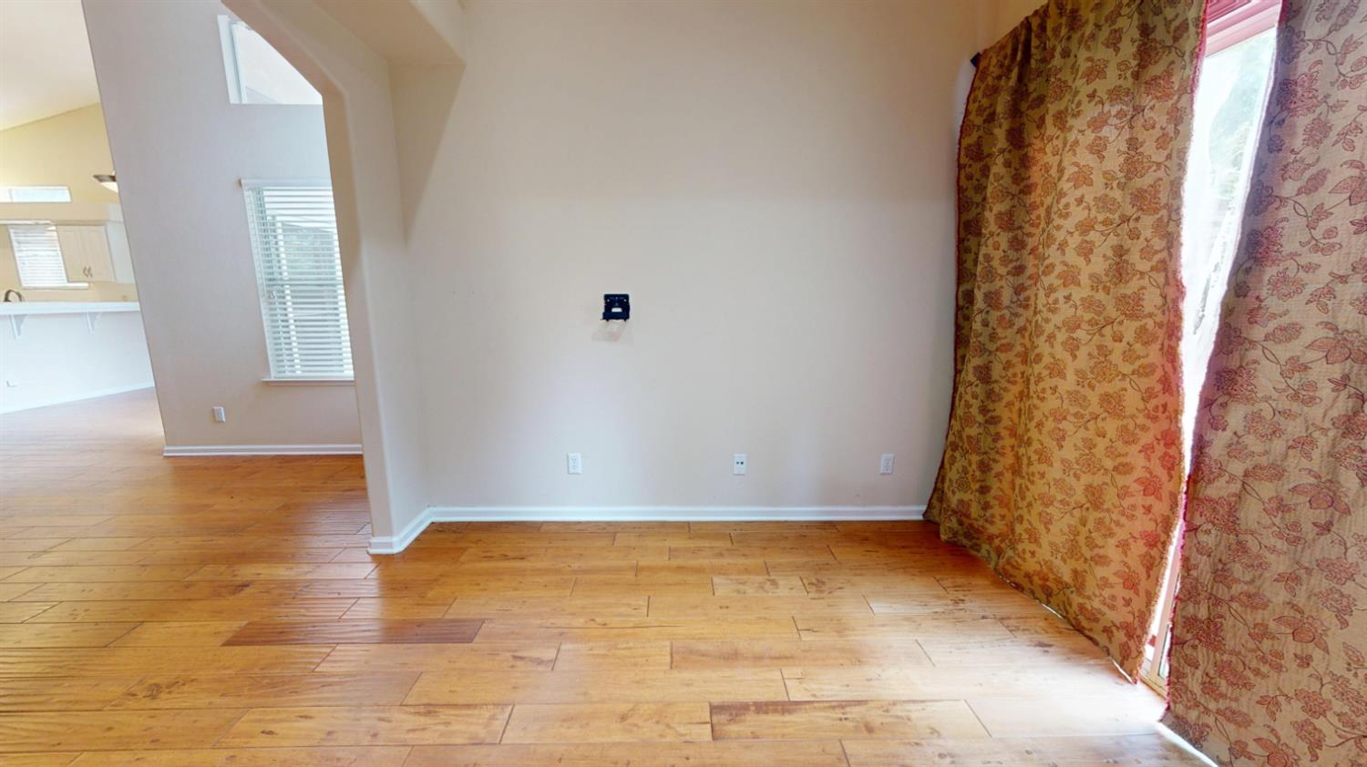 2050 E Fox Glen Dr, Fresno, CA 93730