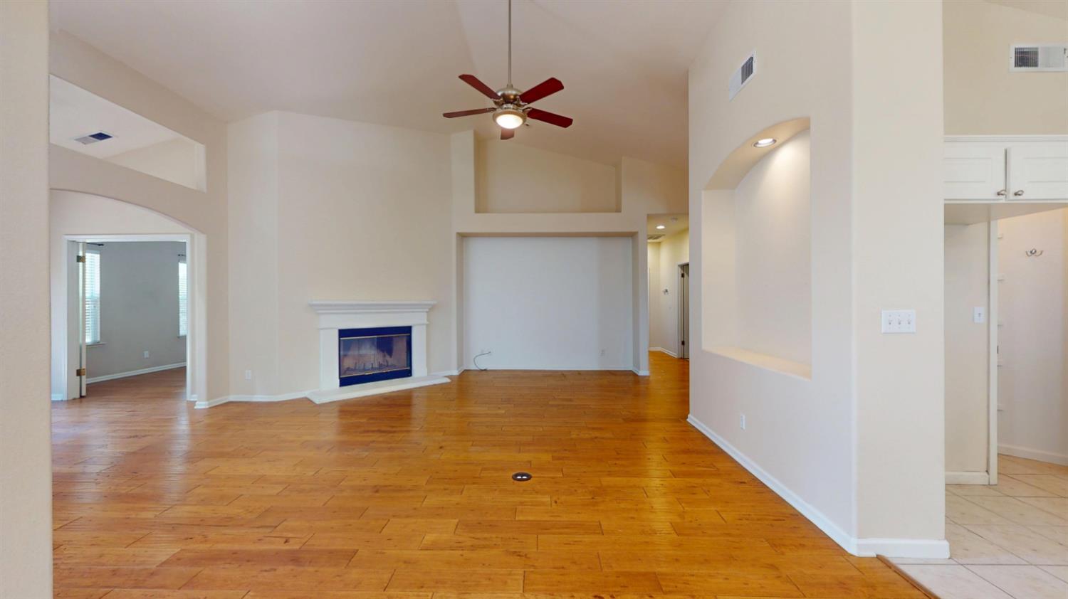 2050 E Fox Glen Dr, Fresno, CA 93730