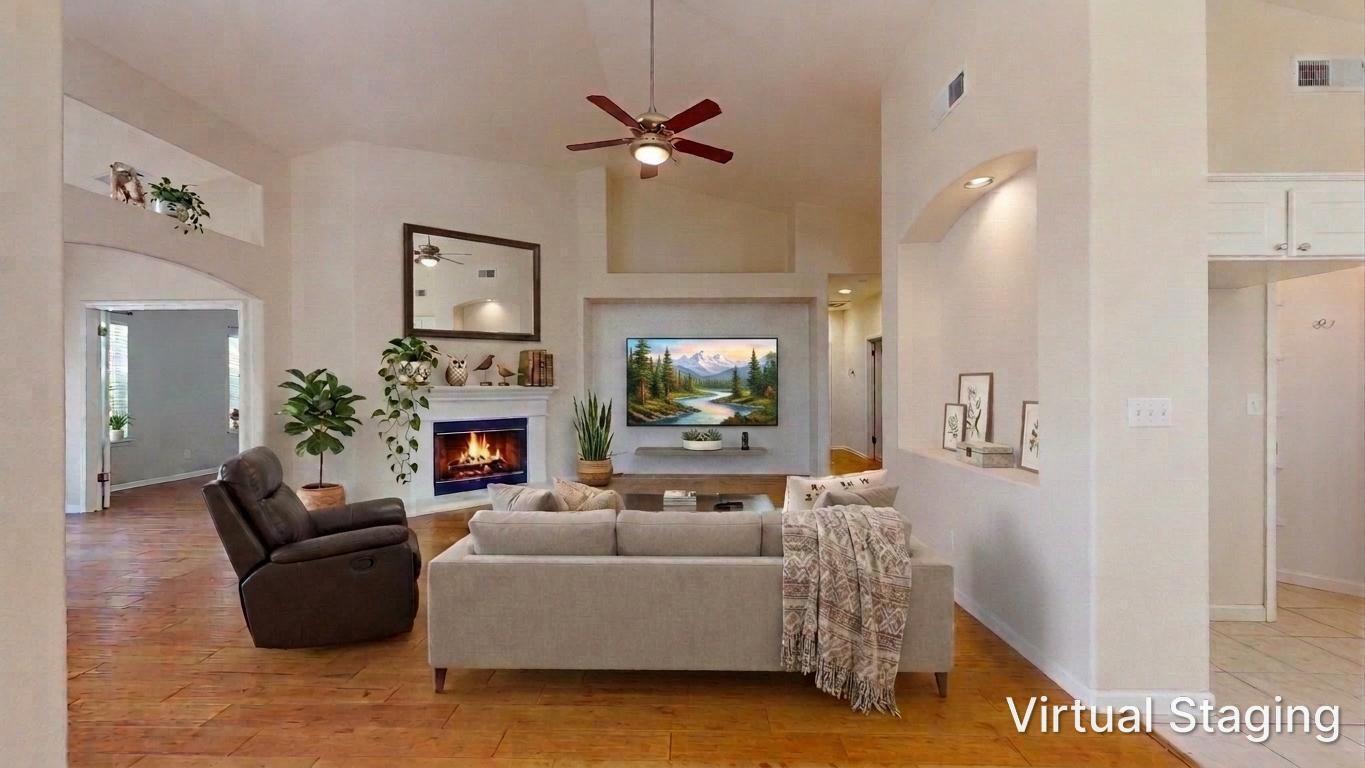 2050 E Fox Glen Dr, Fresno, CA 93730