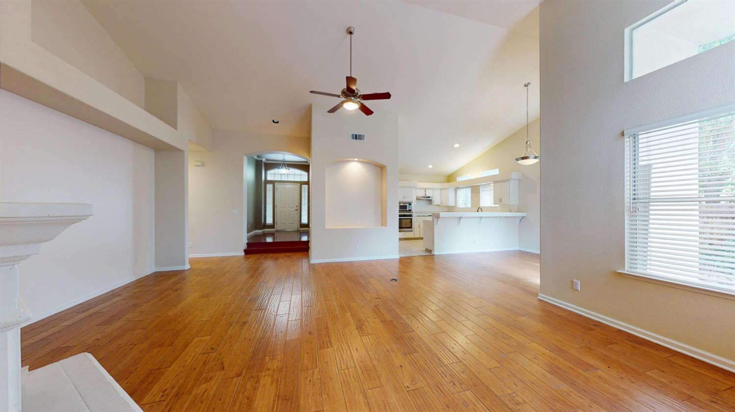 2050 E Fox Glen Dr, Fresno, CA 93730
