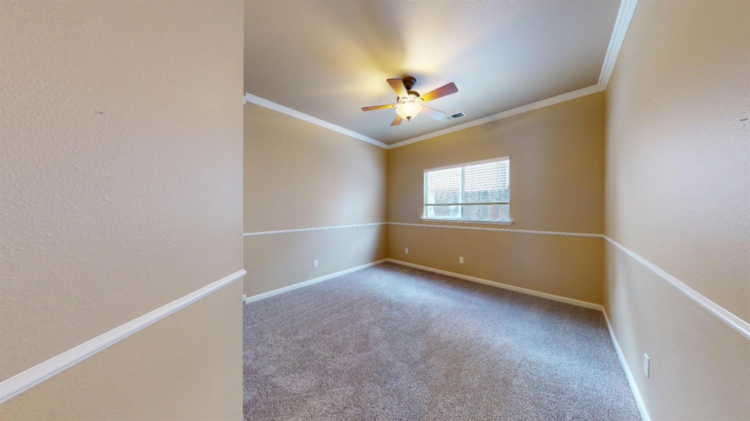 2050 E Fox Glen Dr, Fresno, CA 93730