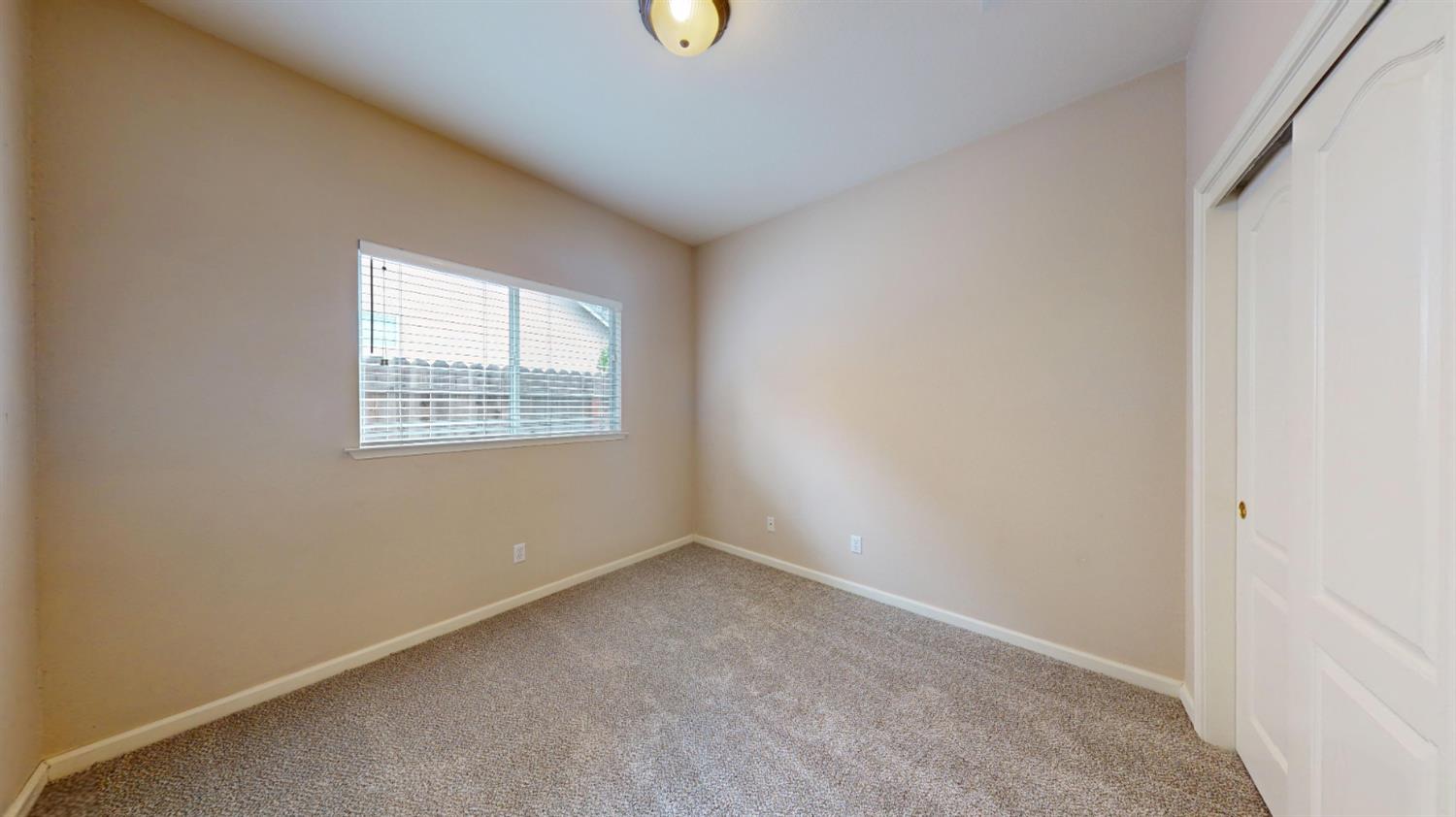 2050 E Fox Glen Dr, Fresno, CA 93730