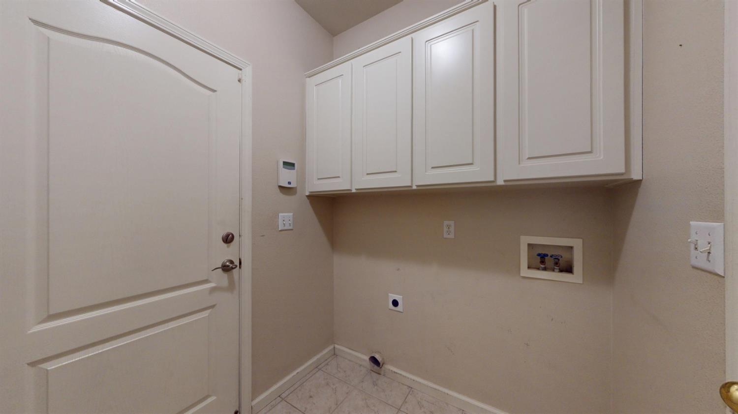 2050 E Fox Glen Dr, Fresno, CA 93730