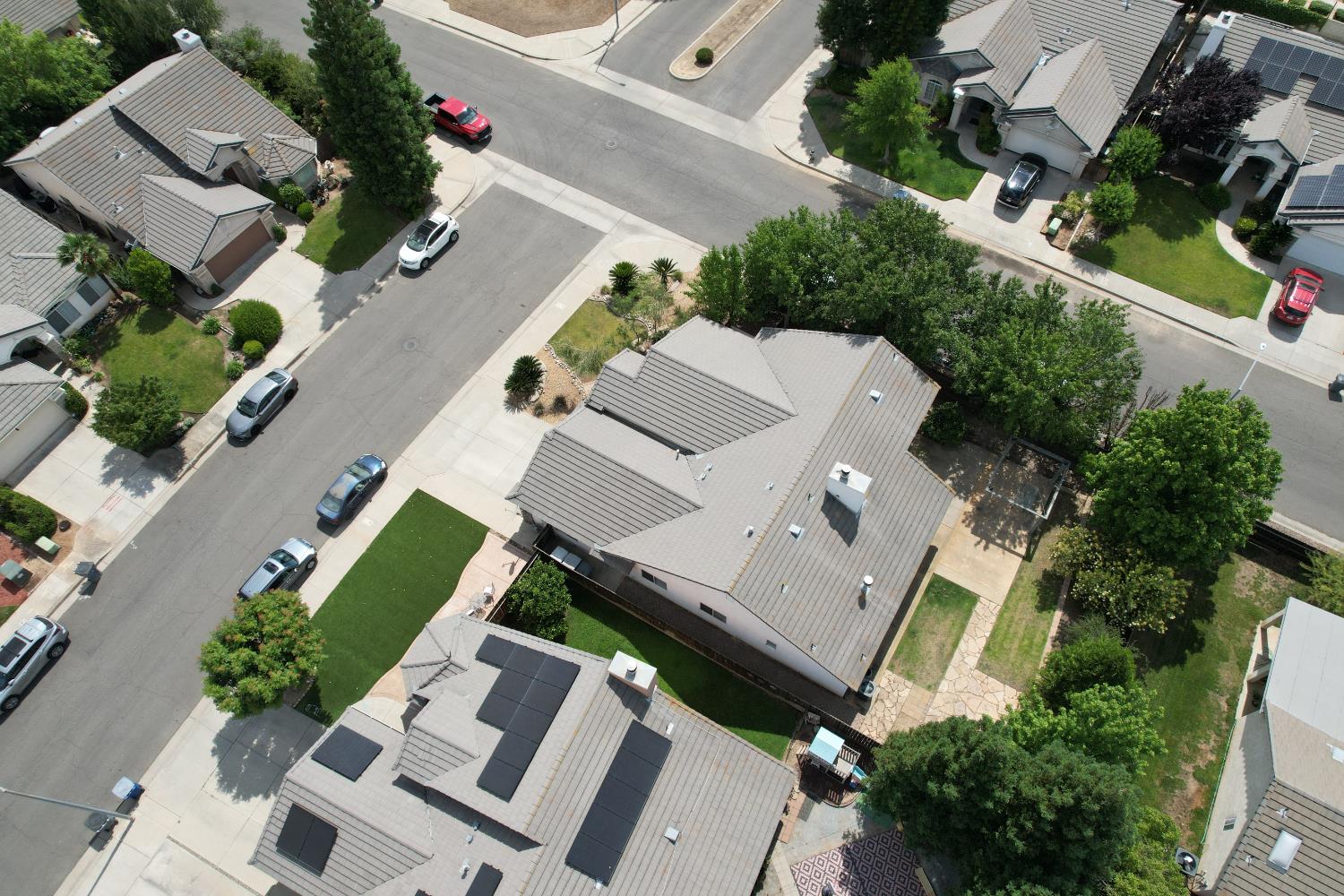 2050 E Fox Glen Dr, Fresno, CA 93730