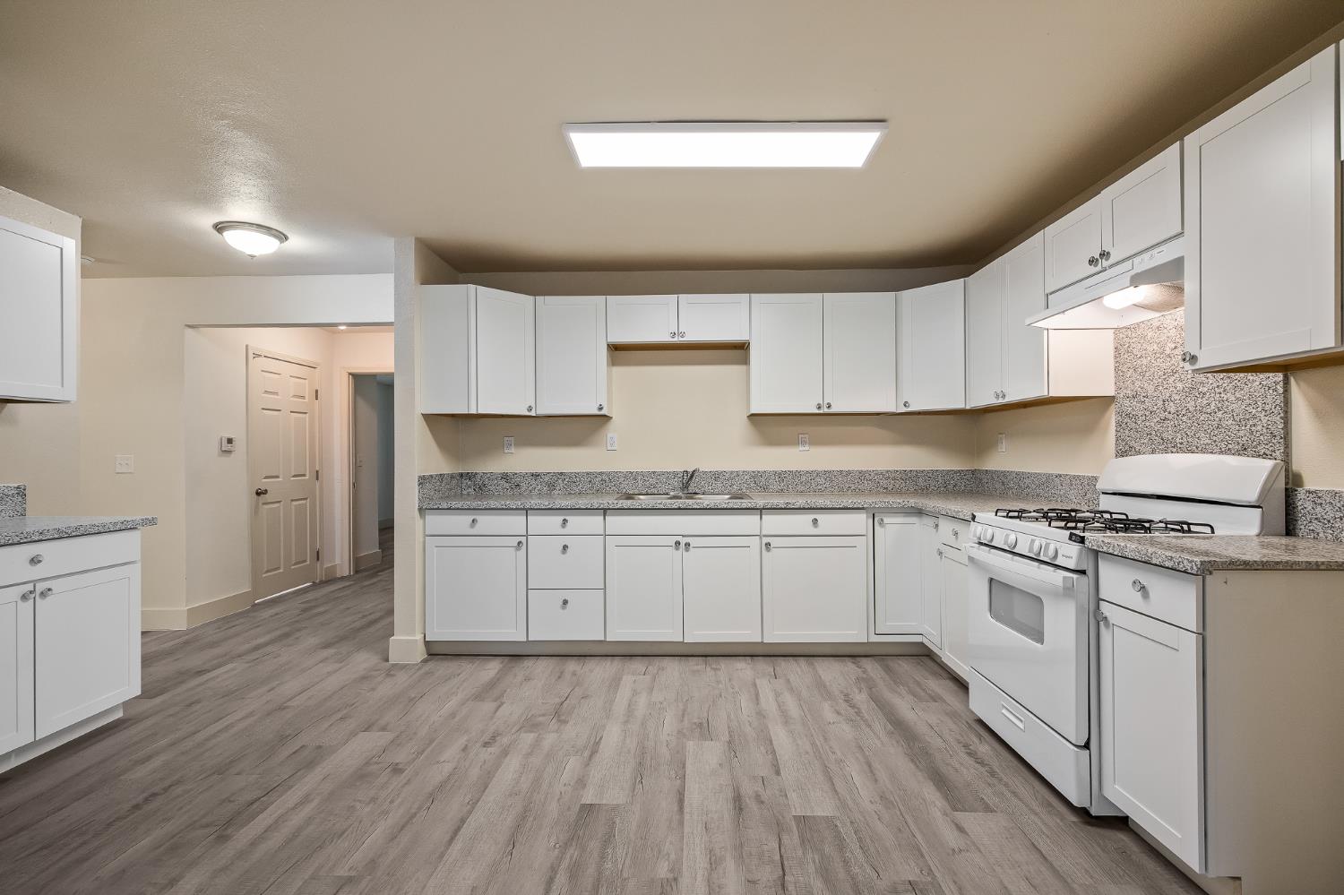 2835 E Tyler Ave, Fresno, CA 93701