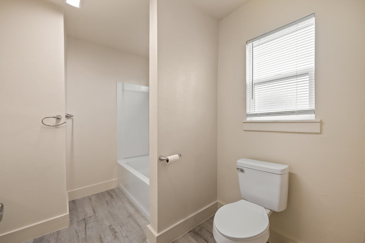 2835 E Tyler Ave, Fresno, CA 93701