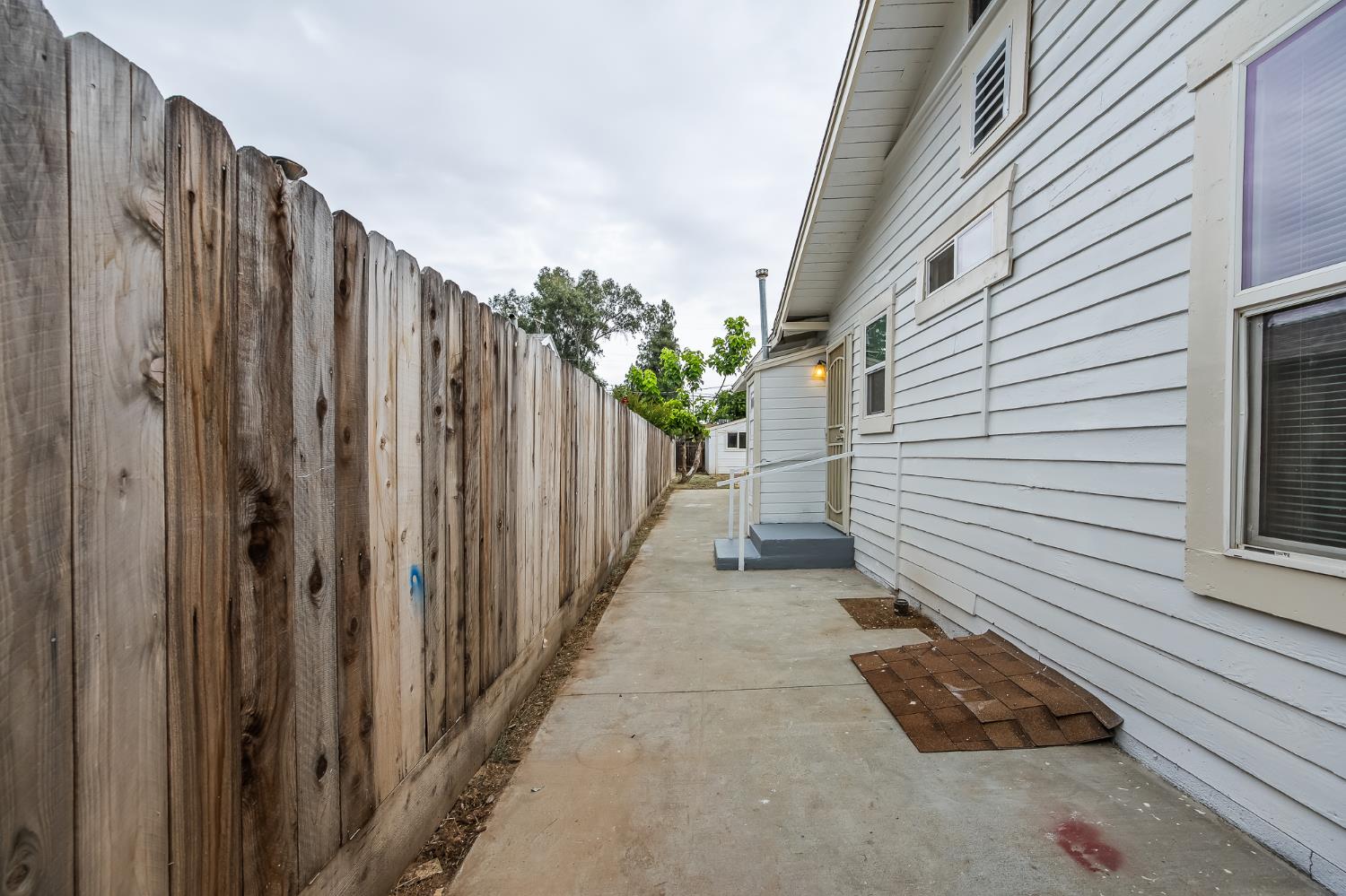 2835 E Tyler Ave, Fresno, CA 93701
