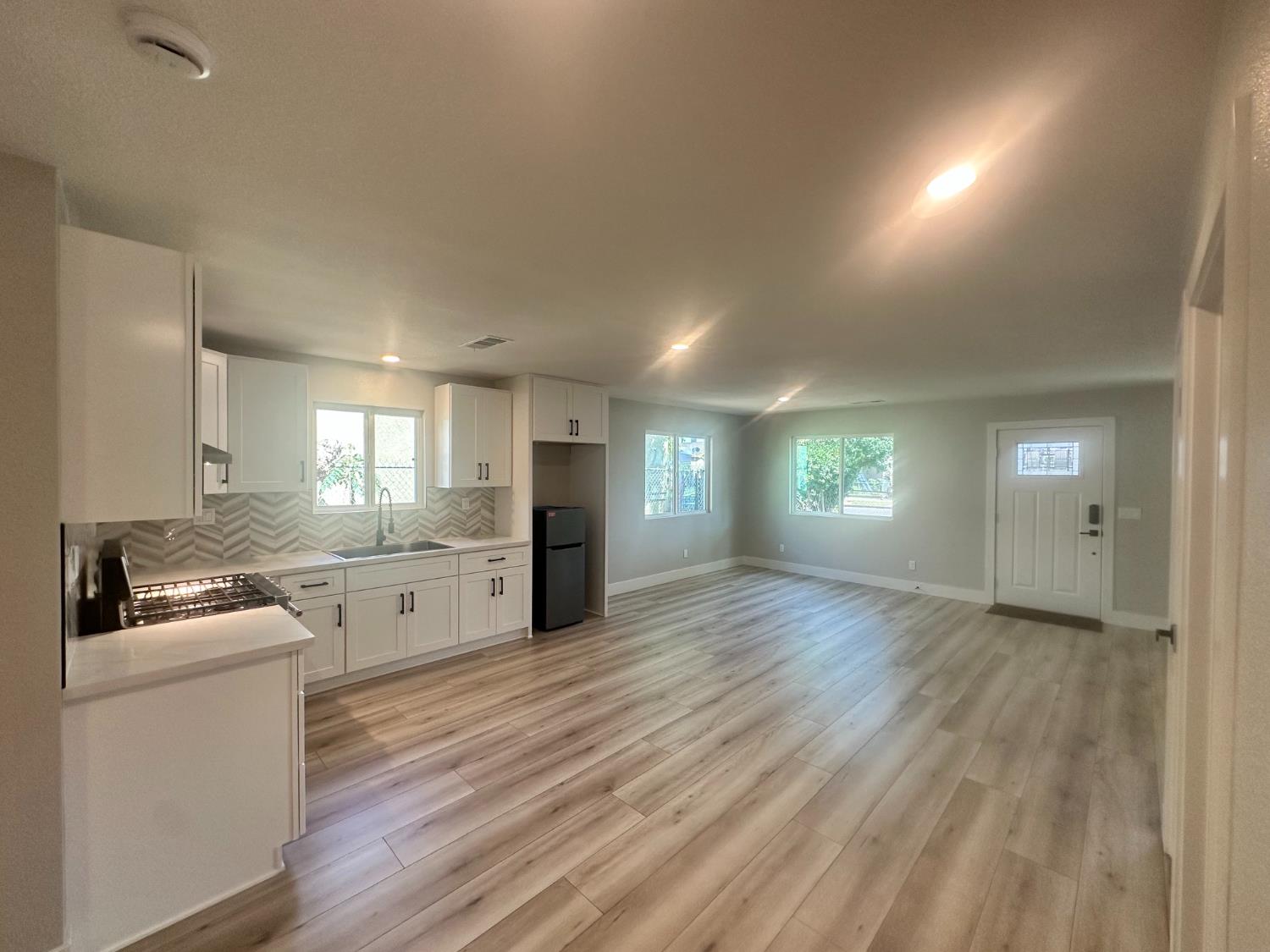 4725 E Lane Ave, Fresno, CA 93702