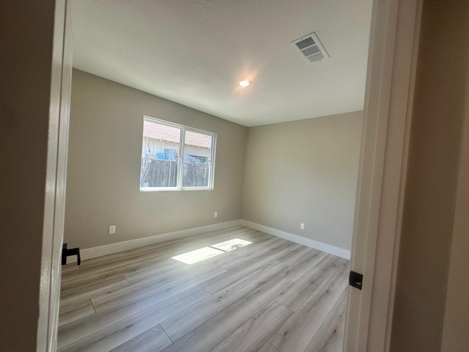 4725 E Lane Ave, Fresno, CA 93702