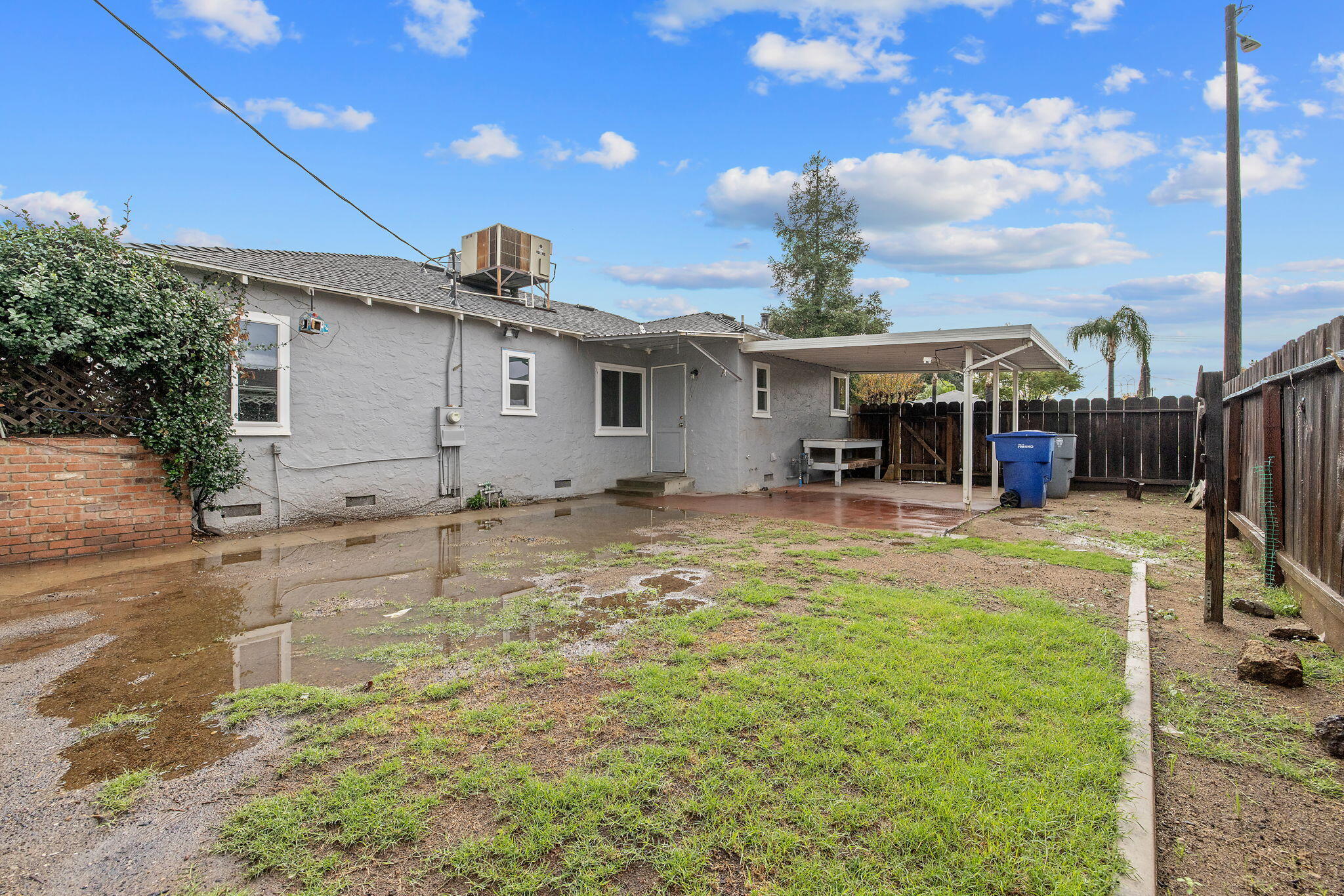 3021 E Simpson Ave, Fresno, CA 93703